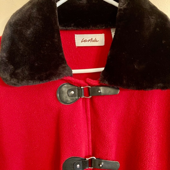 LeModa Cape - Picture 2 of 13